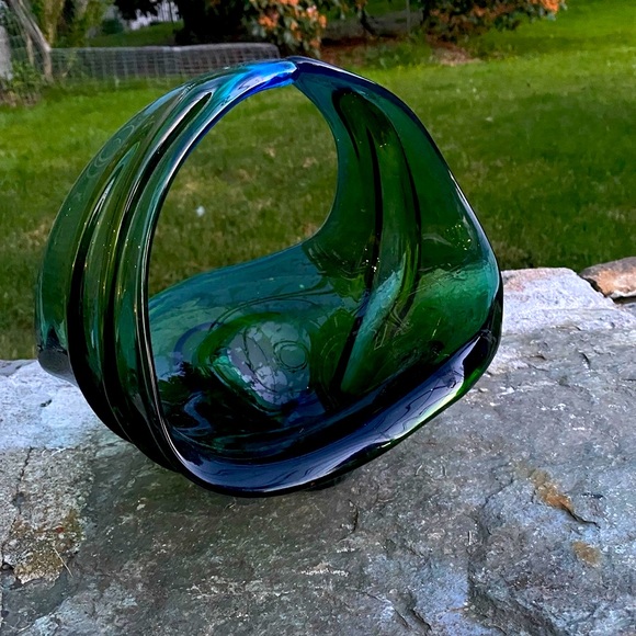 Beautiful glass bowl basket - Picture 5 of 13